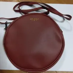 HUG O WaR ラウンド ショルダーバッグ ボルドー
