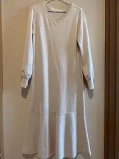 GU ホワイト ロングニットワンピース