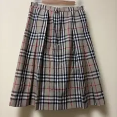BURBERRY ⭐︎チェック柄 フレアスカート 40 40代のスカートコーデ】バーバリーのチェック柄は大人の黒と相性よし