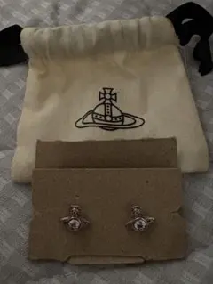 Vivienne Westwood 宇宙テーマ シルバー土星型ピアス - メルカリ
