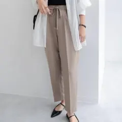 スラックス パンツ きれいめツイル美脚　テーパードパンツ レディース　Sサイズ