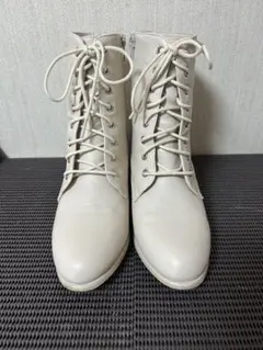 ホワイト レースアップブーツ 中ヒール