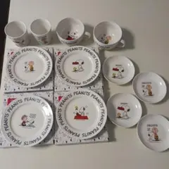 売り切りスタート！PEANUTS スヌーピー 陶器食器　合計12点のサムネイル