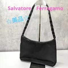 美品　Ferragamo　ワンショルダー　ショルダーバッグ　ヴァラ　チェーン