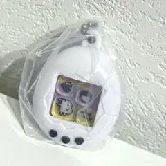 たまごっちシャカシャカチャームコレクション　白くぱっち　ガチャガチャ