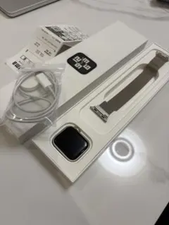 【美品】Apple Watch SE 第2世代GPSモデル40mm スターライト