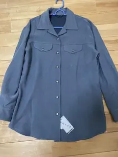 グレー 長袖シャツ M-L ポケット付き　未使用