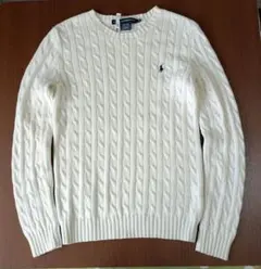 ケーブル編みニット