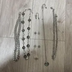 シルバー色のネックレスセット