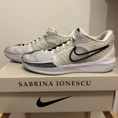 サブリナ1 NIKE バスケットボールシューズ 。2箇所傷あり - メルカリ