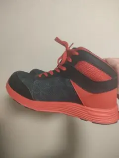 ファントムライト　スニーカー