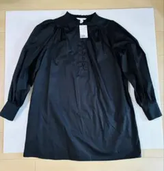 新品未使用　H&M 黒長袖シャツ くるみボタン付き