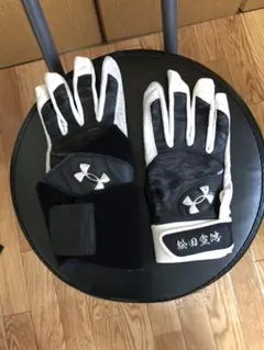 最終日売り切りセール　松田宣浩　バッティング用手袋 黒/白 迷彩柄　サイズL