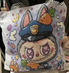 ラブブ。刺繍ウサギの警官デザイン トートバッグ（大容量）