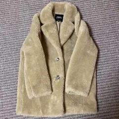 ZARA ベージュ ダブルボタン フェイクファーコート