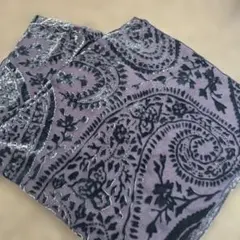 紫色と黒のペイズリー模様ストール