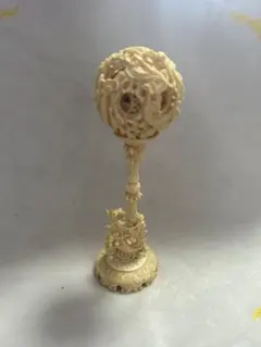 開運・縁起物】金色 陰陽太極図 十二支 彫刻置物（袋・台座付）中国