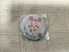 ちいかわもぐもぐ本舗川越　缶バッジ　古本屋　カニちゃん