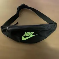 NIKE ボディバッグ ウエストポーチ　ななめかけバッグ　ブラック/グリーン