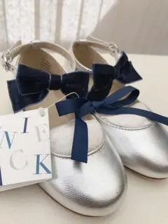 シルバー バレエフラットシューズ リボン付き サイズ7(14cm位)