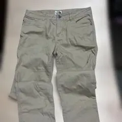 THE NORTH FACE ベージュ カジュアルパンツのサムネイル