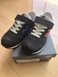 新品　New Balance スニーカー ブラック　17.5cm