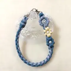 スマホ ハンドストラップ 細 パラコード チャーム　キーホルダー　にこちゃん花