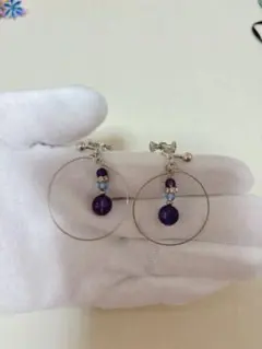 【イヤリング】紫のビーズ フープ型