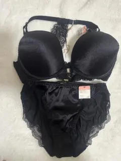 旧エメフィール サテンブラックブラジャーショーツセット