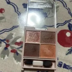 CANMAKE シルキースフレアイズ(マットタイプ) M01