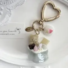 くま スイーツ レジン キーホルダー グリーン　バッグチャーム ハンドメイド