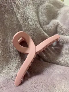 リボン型ピンクヘアクリップ