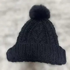 黒 ポンポン付きニット帽