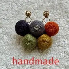 ハンドメイド　刺繍ブローチ　ちょうちょ　ボンボンブローチ238