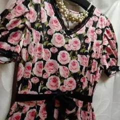 黒地に可愛い薔薇柄ジャージ素材ワンピースサイズ40 42