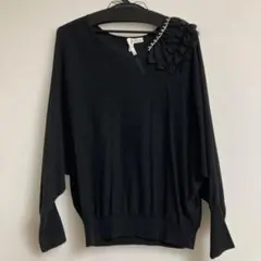 アースミュージックアンドエコロジー　フリル付き黒長袖ニットトップス　フリーサイズ