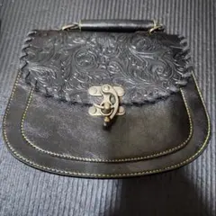 エンボス加工 黒 ハンドバッグ