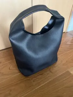 ブラック合成皮革製トートバッグ