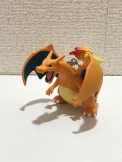 ポケモン　リザードン　フィギュア