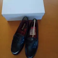 黒いローファー 合成皮革