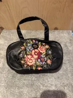 花柄刺繍 サテンポーチ