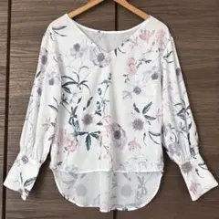 エイミーイストワール　ボタニカルフラワー柄シフォンブラウスのサムネイル