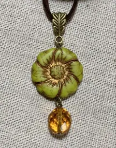 ガラスビーズのフラワーペンダント ネックレス 花 ハンドメイド no.296