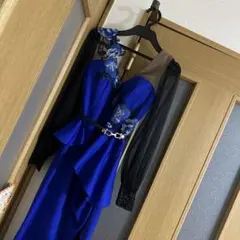 青色ペプラムスタイルドレス