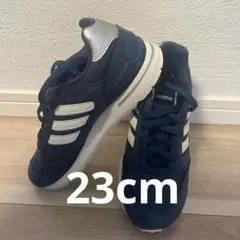 adidas スニーカー