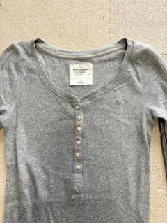Abercrombie & Fitch グレー長袖Tシャツ S