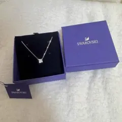 Swarovski シンプルキューブ　ネックレス