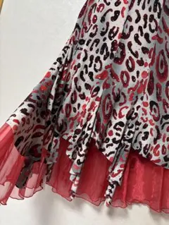 社交ダンス白地に赤黒のレオパード柄フレアスカート
