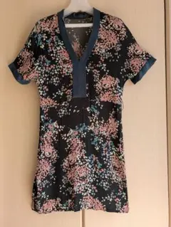 SISLEY 花柄半袖Vネックワンピースのサムネイル