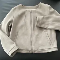 美品クイーンズコート　ノーカラースエード風ジャケット　ブルゾン